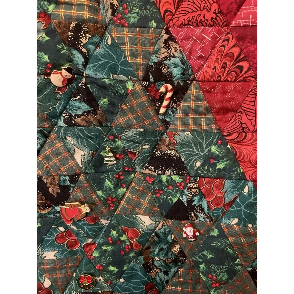 Handmade‎ Quilted Christmas Tree Wall Hanging Novelty Buttons Decor 27 x 31 Inch